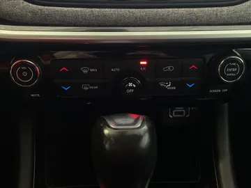 2022 Jeep Compass - image 23
