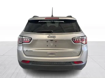 2022 Jeep Compass - image 7