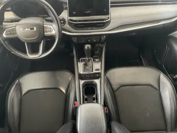 2022 Jeep Compass - image 19