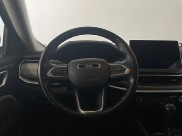 2022 Jeep Compass - image 14