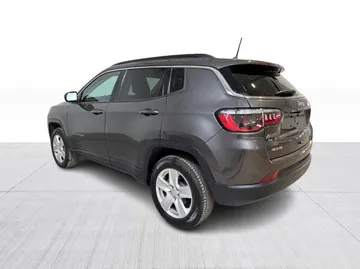 2022 Jeep Compass - image 11