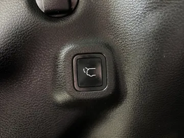 2022 Jeep Compass - image 18
