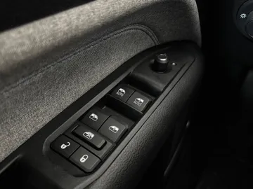 2022 Jeep Compass - image 23