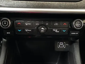 2022 Jeep Compass - image 21