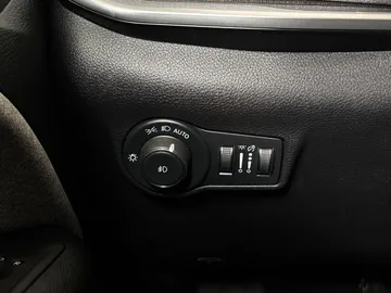 2022 Jeep Compass - image 27