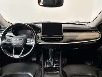 2022 Jeep Compass - image 4