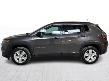 2022 Jeep Compass - image 10
