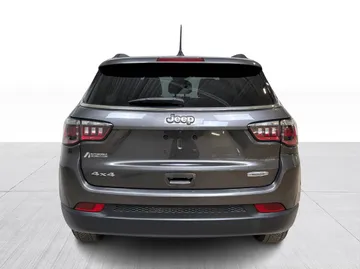 2022 Jeep Compass - image 12