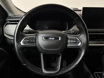 2022 Jeep Compass - image 17