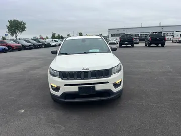 2021 Jeep Compass - image 2