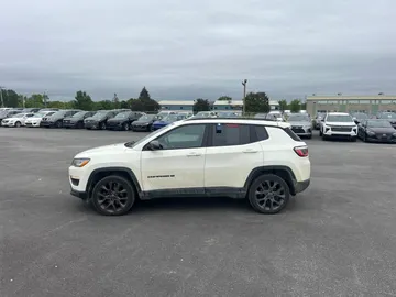 2021 Jeep Compass - image 4