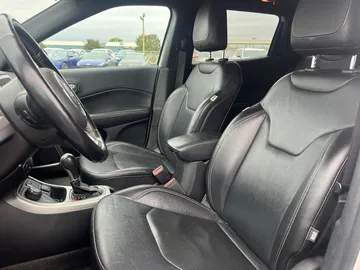 2021 Jeep Compass - image 9