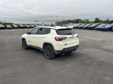 2021 Jeep Compass - image 6
