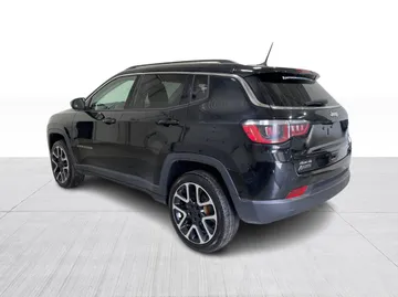 2017 Jeep Compass - image 11