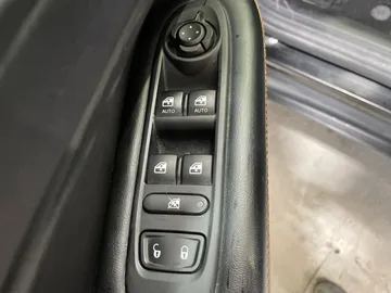 2017 Jeep Compass - image 21