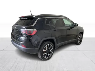 2017 Jeep Compass - image 14