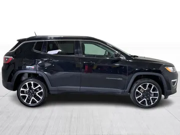 2017 Jeep Compass - image 2