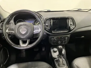 2017 Jeep Compass - image 4