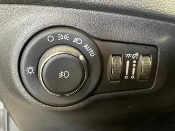 2018 Jeep Compass - image 28