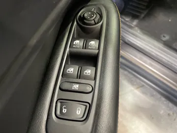 2018 Jeep Compass - image 21
