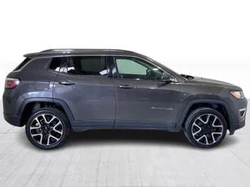 2018 Jeep Compass - image 2