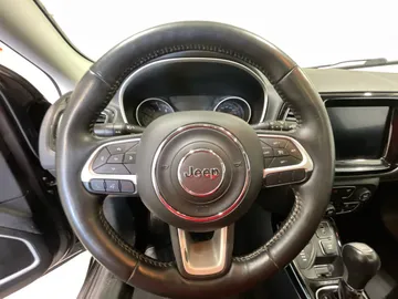 2018 Jeep Compass - image 23