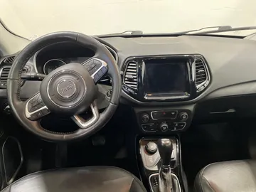 2018 Jeep Compass - image 3