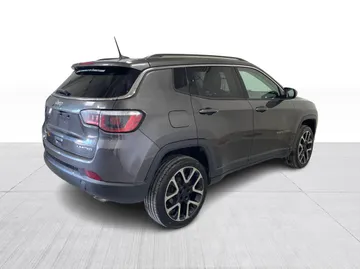 2018 Jeep Compass - image 14