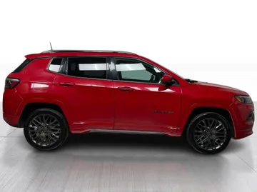 2022 Jeep Compass - image 2