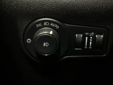 2022 Jeep Compass - image 15