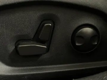 2022 Jeep Compass - image 21