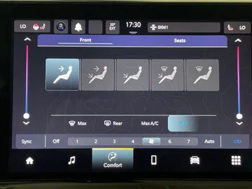 2022 Jeep Compass - image 25