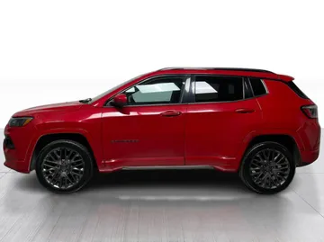 2022 Jeep Compass - image 9