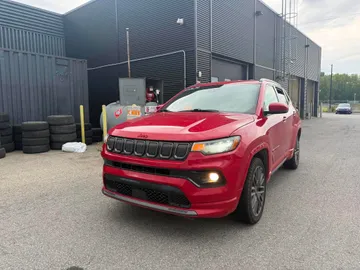2022 Jeep Compass - image 3