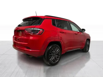 2022 Jeep Compass - image 13