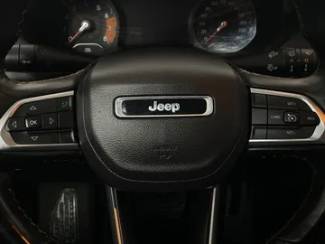 2022 Jeep Compass - image 16