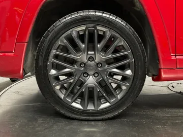 2022 Jeep Compass - image 6
