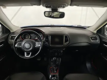 2019 Jeep Compass - image 4