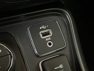 2019 Jeep Compass - image 25