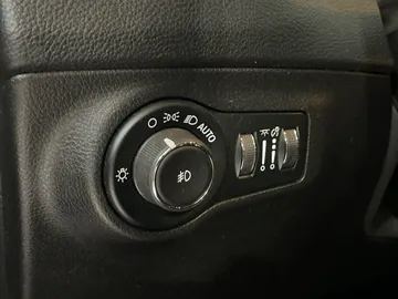 2019 Jeep Compass - image 17