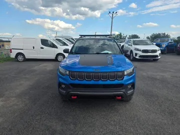 2022 Jeep Compass - image 2