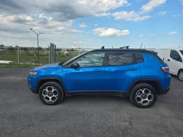 2022 Jeep Compass - image 4