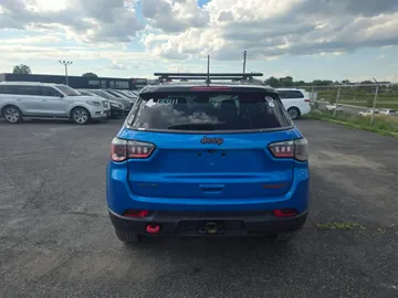 2022 Jeep Compass - image 6