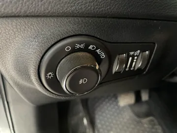 2018 Jeep Compass - image 19