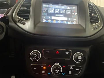 2018 Jeep Compass - image 22