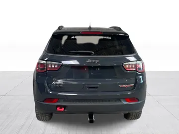 2018 Jeep Compass - image 11