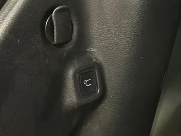2017 Jeep Compass - image 33