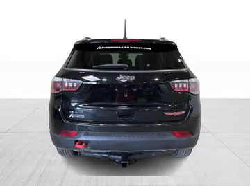 2017 Jeep Compass - image 13