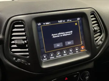 2017 Jeep Compass - image 27