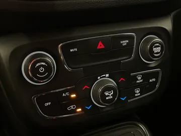 2017 Jeep Compass - image 22